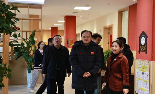 24.副省长刘凯、省民政厅副厅长杜文革一行莅临亲亲园?净月家慰问父老_副本.jpg 24.副省长刘凯、省民政厅副厅长杜文革一行莅临亲亲园?净月家慰问父老_副本.jpg